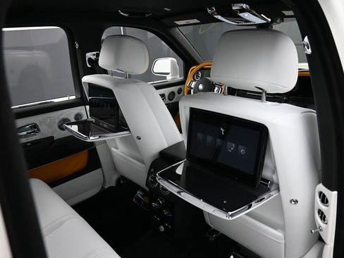 New 2026 Rolls-Royce Cullinan Black Badge AWD/4WD image 30