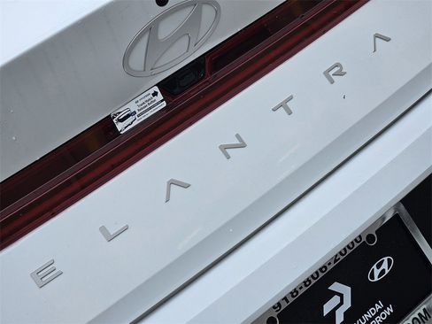 New 2025 Hyundai Elantra Limited image 11
