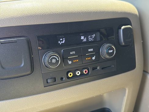 Used 2015 GMC Yukon XL SLT w/ Open Road Package AWD/4WD image 33