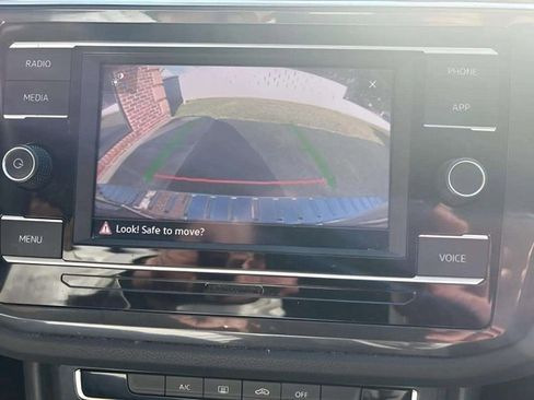 Used 2021 Volkswagen Tiguan S image 9