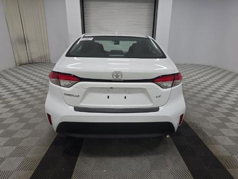 Used 2025 Toyota Corolla LE FWD image 5
