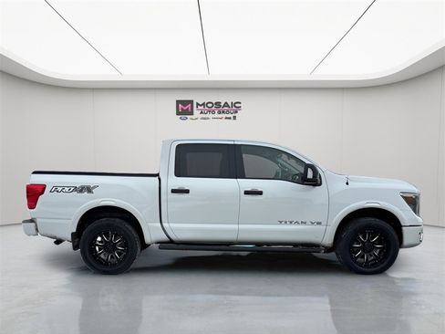 Used 2018 Nissan Titan PRO-4X image 8