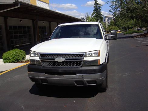Used 2005 Chevrolet Silverado 2500 LT RWD image 3
