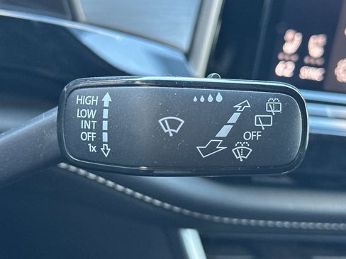 Used 2024 Volkswagen Atlas Cross Sport SE image 39