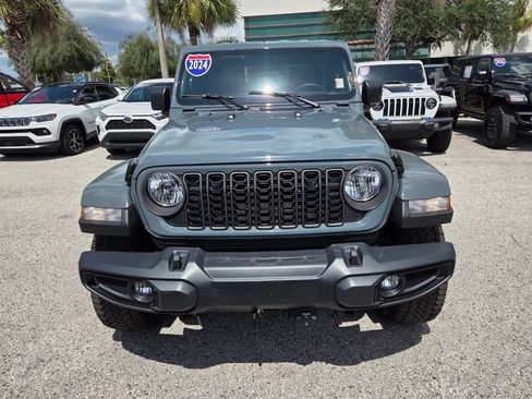 Used 2024 Jeep Gladiator Sport AWD/4WD image 18