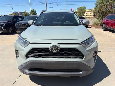 Used 2019 Toyota RAV4 XLE w/ Convenience Package FWD image 5