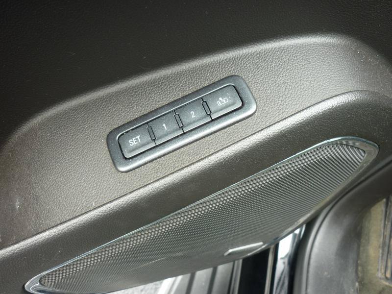 Used 2015 GMC Yukon Denali w/ Touring Package AWD/4WD image 15