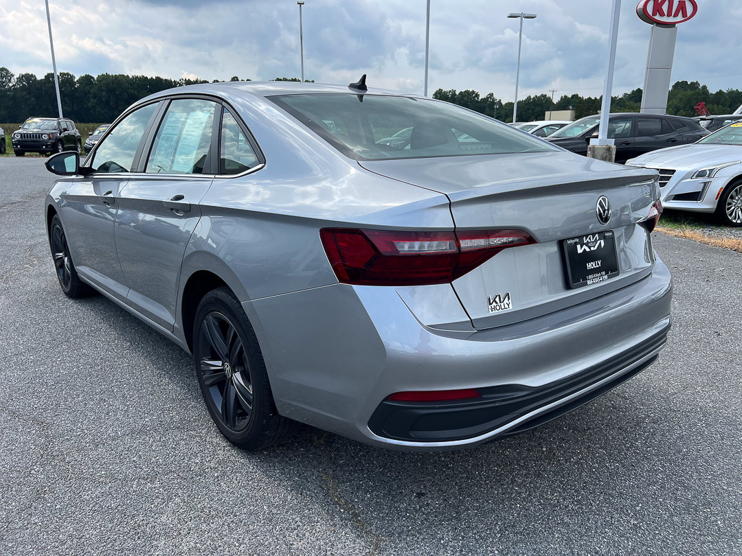 Used 2022 Volkswagen Jetta SE FWD image 3