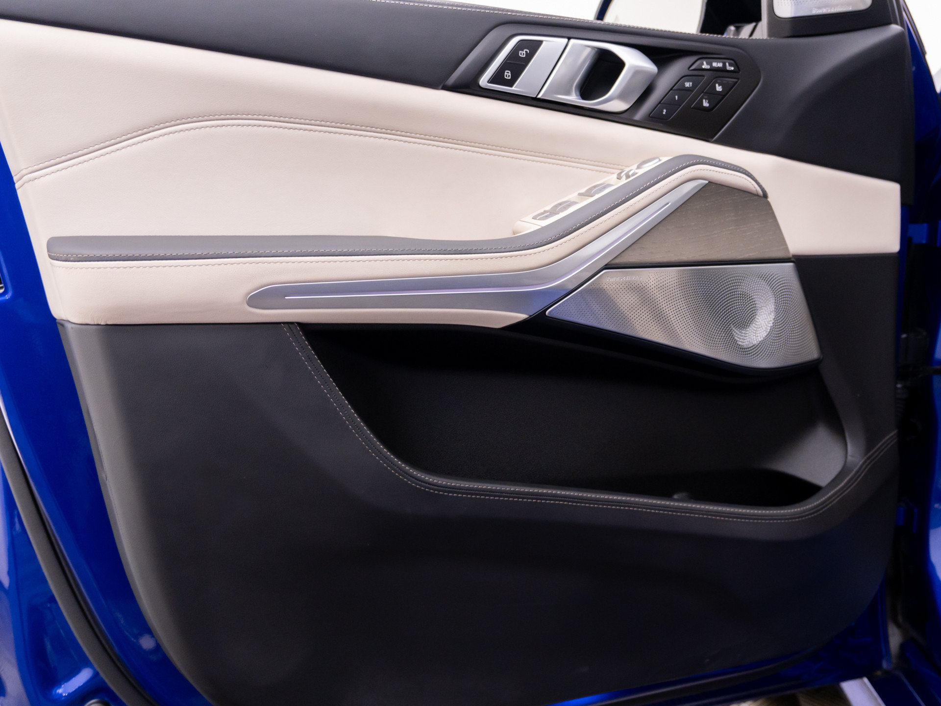 Certified 2025 BMW X7 M60i AWD/4WD image 14