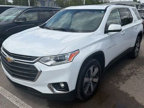 Used 2021 Chevrolet Traverse LT w/ LT Premium Package AWD/4WD image 1