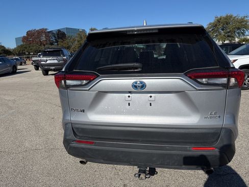 Used 2022 Toyota RAV4 LE image 6