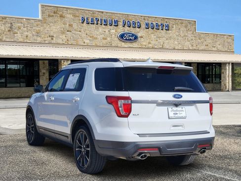 Used 2018 Ford Explorer XLT w/ Equipment Group 202A image 4