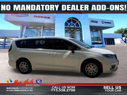 New 2026 Chrysler Pacifica Select