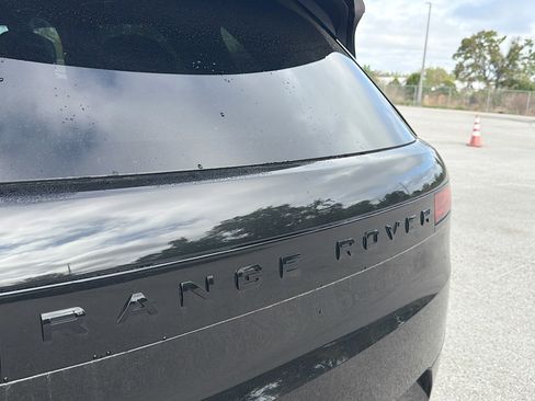 Used 2025 Land Rover Range Rover Sport Dynamic SE image 11