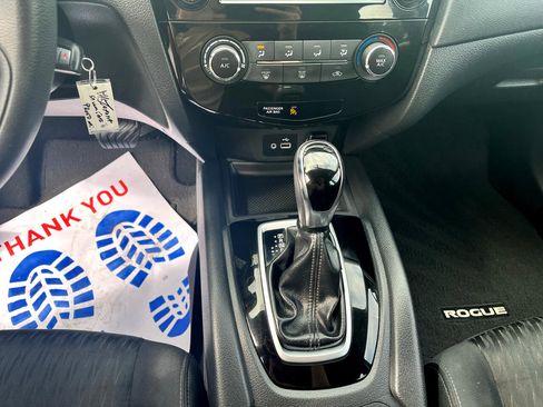 Used 2018 Nissan Rogue S image 22