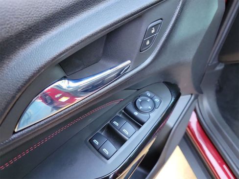 Certified 2024 Chevrolet Trax RS w/ Sunroof Package image 18