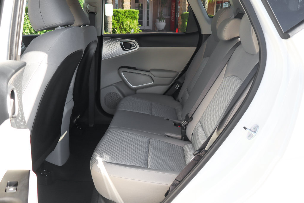 Used 2025 Kia Soul LX w/ LX Technology Package FWD image 36