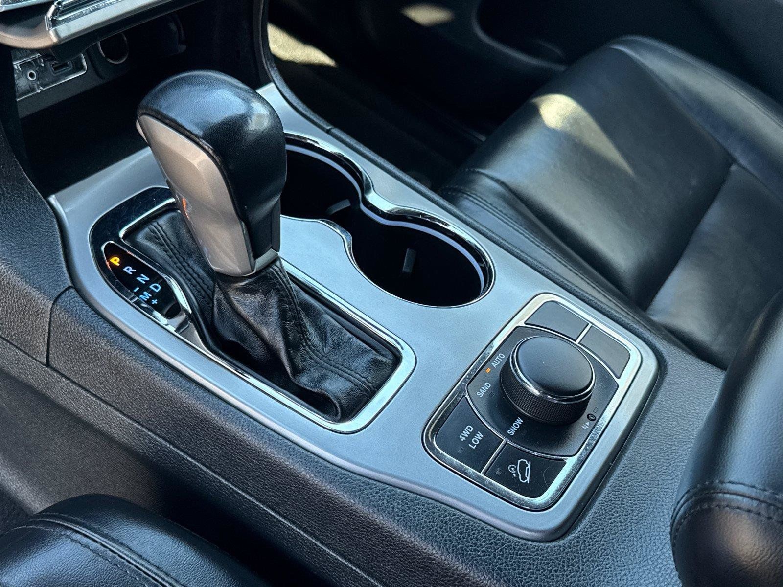 Used 2020 Jeep Grand Cherokee Limited AWD/4WD image 27