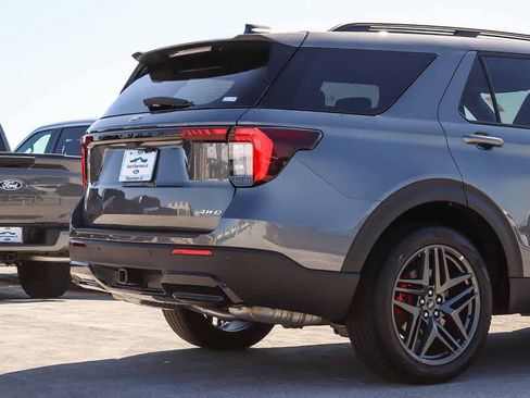 Certified 2025 Ford Explorer ST-Line w/ ST-Line Street Pack AWD/4WD image 9