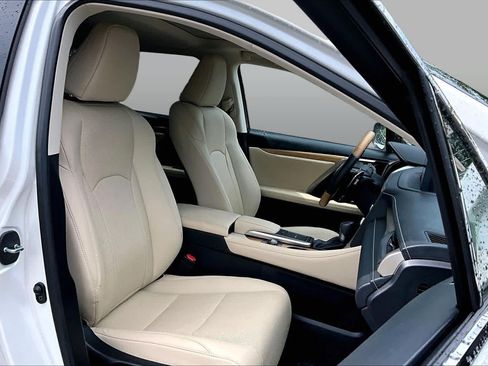 Used 2022 Lexus RX 350L FWD w/ Premium Package image 9