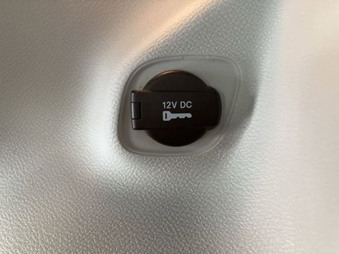 Used 2019 Jeep Cherokee Limited w/ Technology Group AWD/4WD image 29