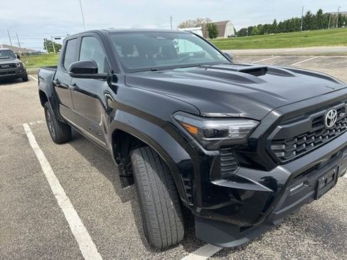 Used 2024 Toyota Tacoma TRD Sport w/ TRD Sport Upgrade Package AWD/4WD image 22