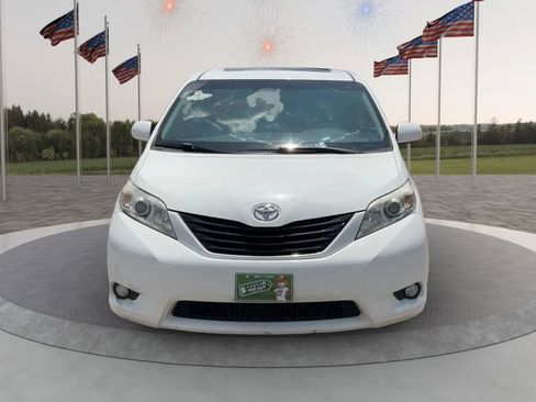 Used 2013 Toyota Sienna XLE w/ Premium Pkg FWD image 2