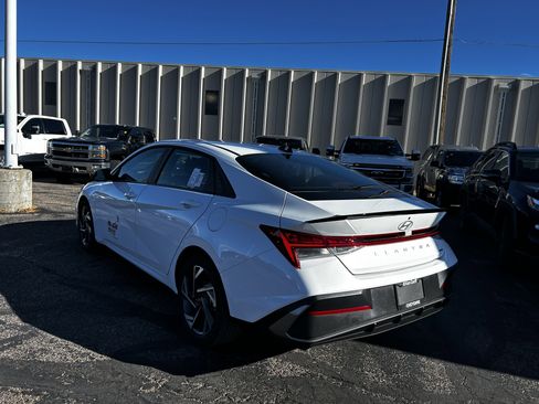 Used 2025 Hyundai Elantra SEL w/ Cargo Package image 2