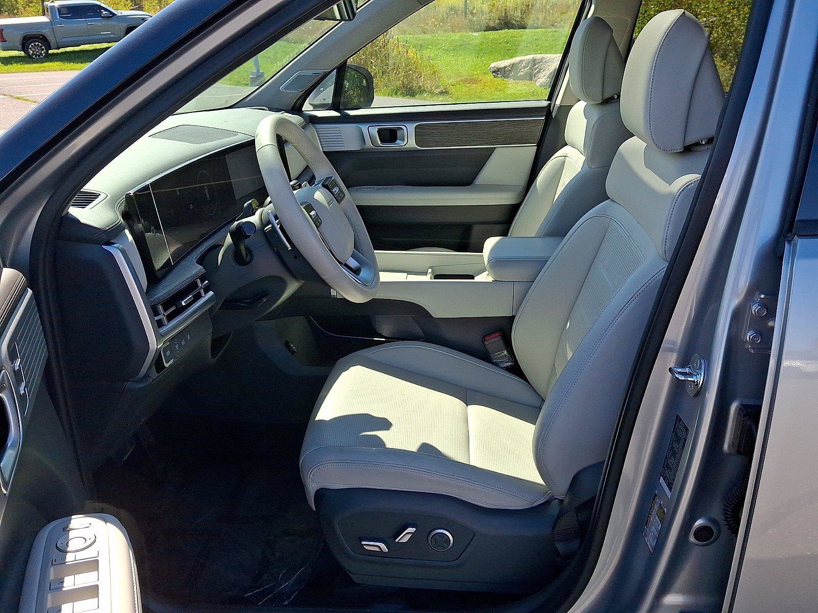 Used 2024 Hyundai Santa Fe Limited AWD/4WD image 15
