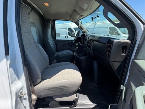 Used 2018 Chevrolet Express 3500 w/ Chrome Appearance Package RWD image 21