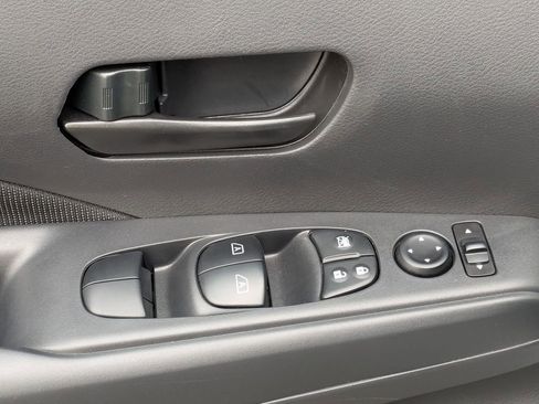 Certified 2025 Nissan Kicks Play S image 12