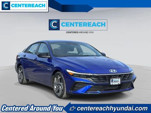 Used 2025 Hyundai Elantra Sport image 2