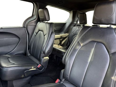 Certified 2025 Chrysler Pacifica Select image 14