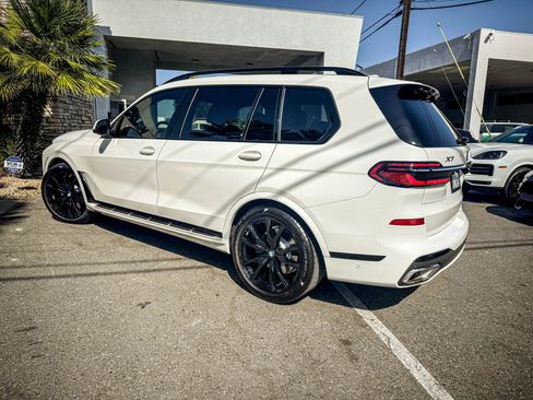 Used 2024 BMW X7 xDrive40i w/ M Sport Package image 3