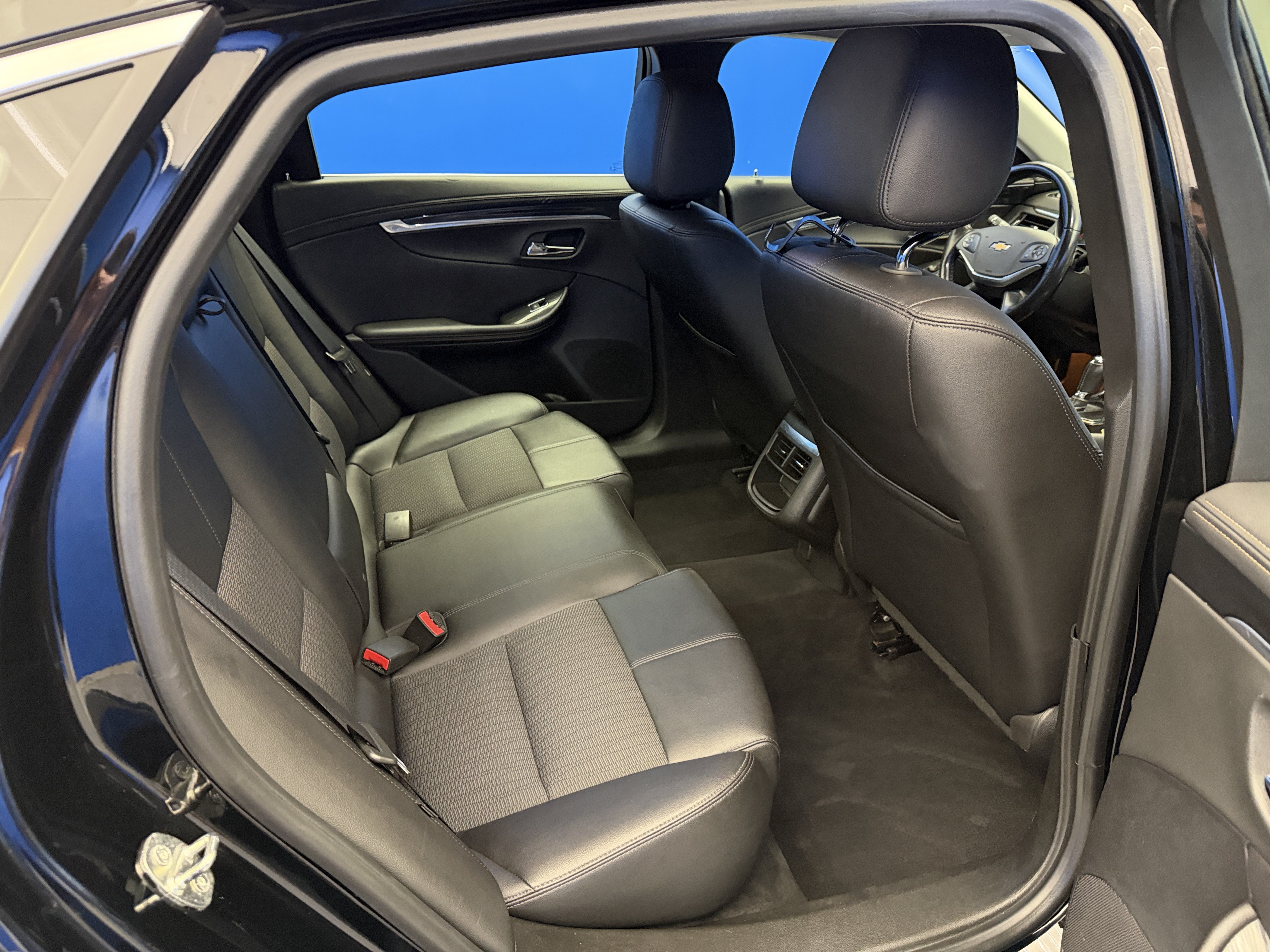Used 2019 Chevrolet Impala LT FWD image 25