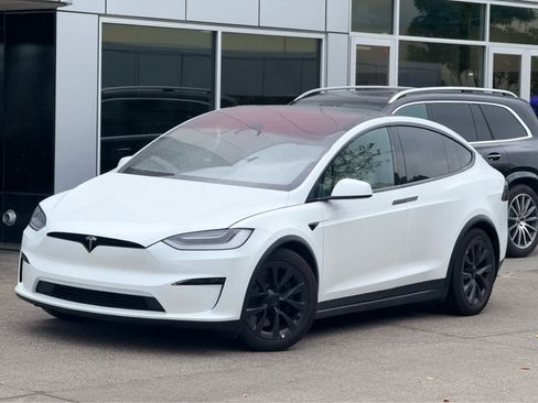 Used 2022 Tesla Model X image 2