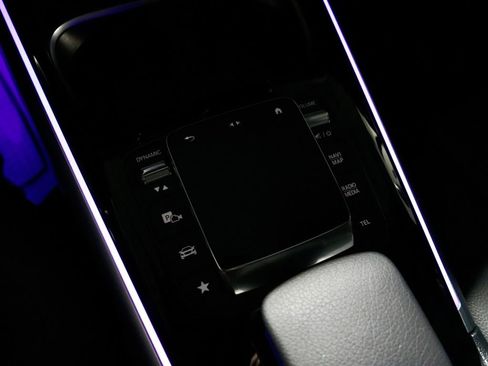 Used 2023 Mercedes-Benz EQB 300 4MATIC w/ Exclusive Package image 21