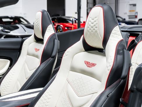 Used 2023 Aston Martin DBS Volante image 27