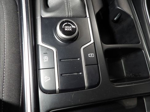 Used 2023 Kia Sorento LX FWD image 19