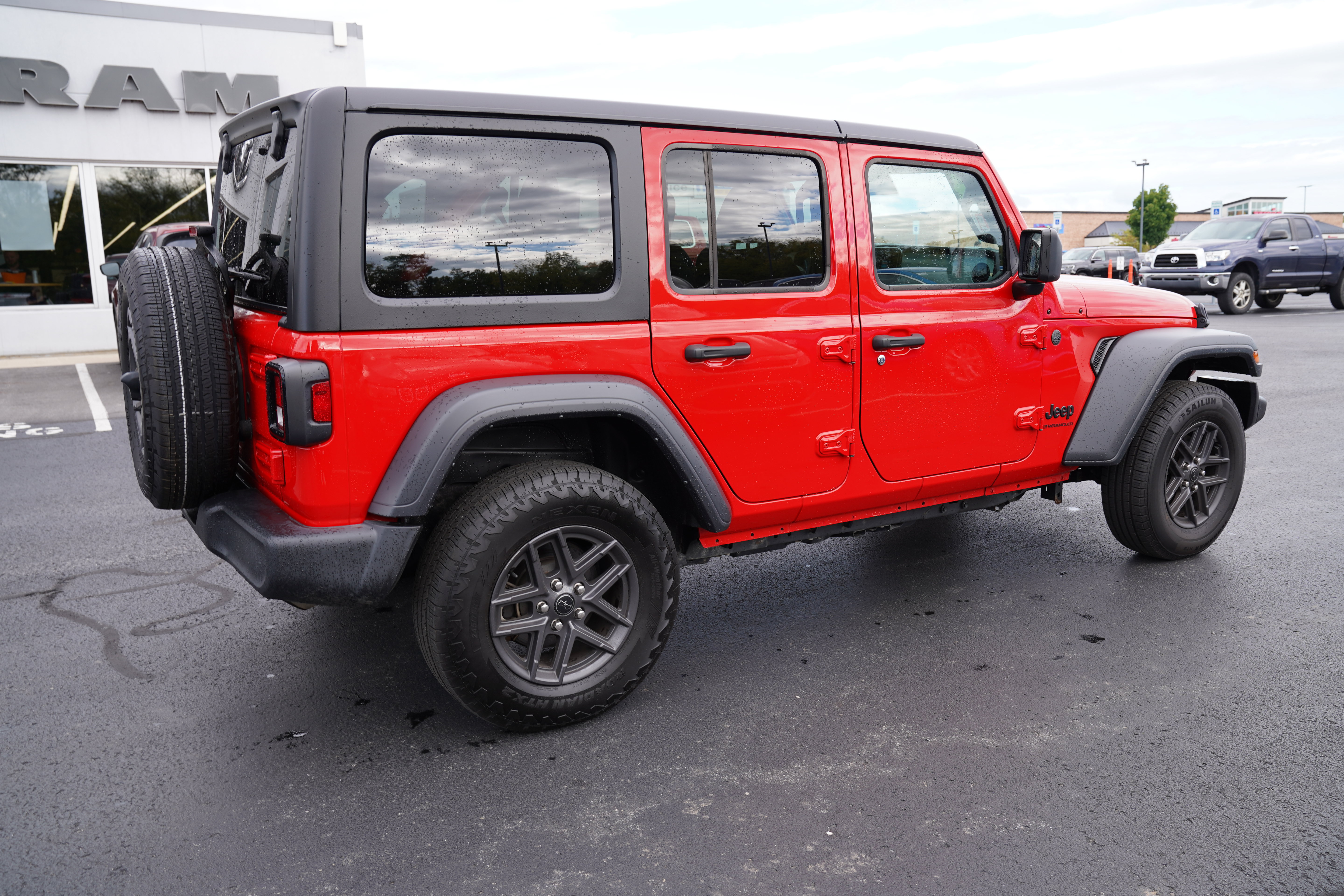 Used 2024 Jeep Wrangler Unlimited Sport AWD/4WD image 3