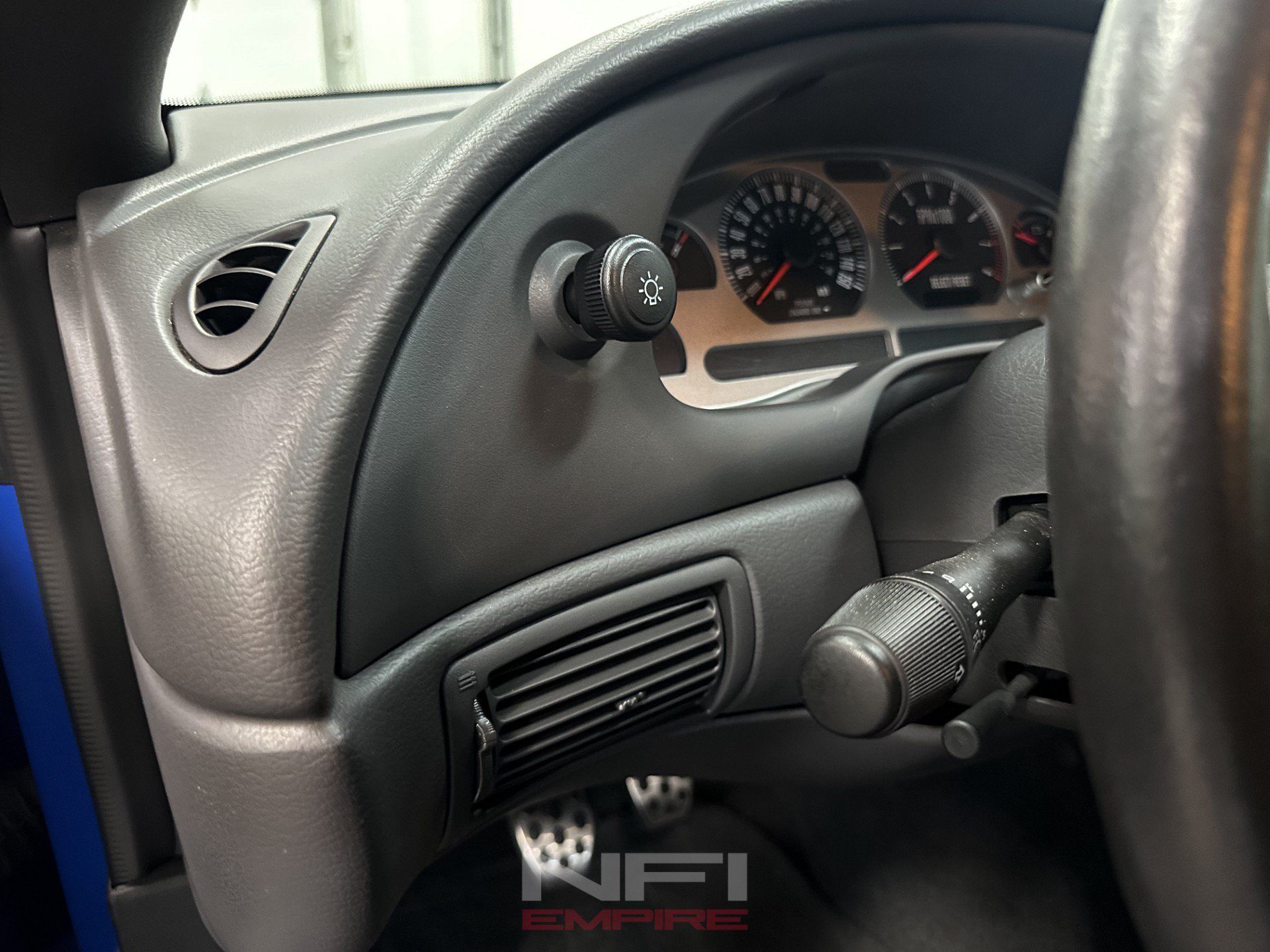 Used 2004 Ford Mustang Mach 1 RWD image 26