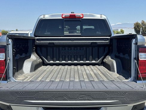 New 2026 GMC Canyon Elevation w/ LPO, Black Badging Package RWD image 25