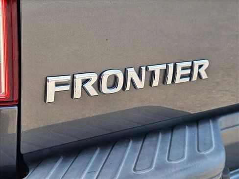 Used 2019 Nissan Frontier Desert Runner image 8