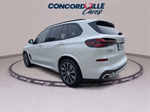 Used 2025 BMW X5 xDrive40i w/ M Sport Package AWD/4WD image 4
