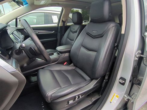 Certified 2018 Cadillac XT5 Luxury w/ Driver Awareness Package image 13