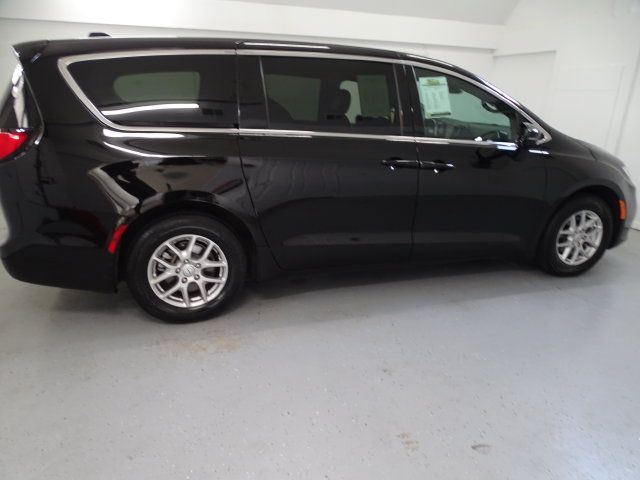 Certified 2026 Chrysler Pacifica Select FWD image 23