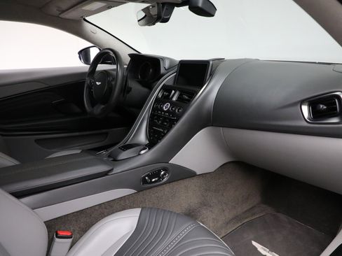 Used 2019 Aston Martin DB11 Coupe image 21