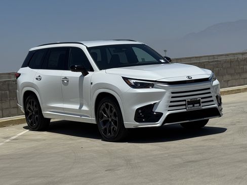 New 2026 Lexus TX 500h AWD image 2