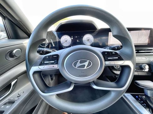 Used 2024 Hyundai Elantra SEL FWD image 11