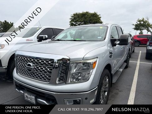 Used 2017 Nissan Titan SV RWD image 1